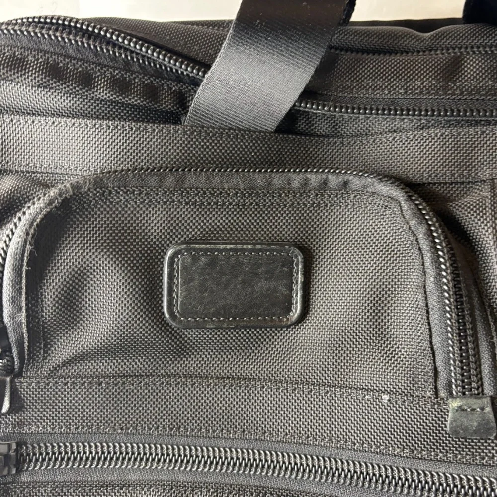 Tumi Alpha Expandable Ballistic Nylon Black Briefcase Messenger Laptop Bag 26160